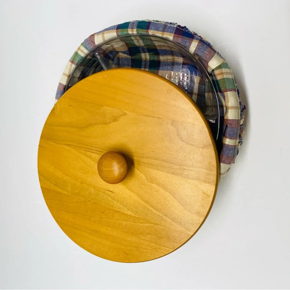 Longaberger Basket W/ Lid Plastic Liner & Plaid Cloth Liner 7.5 inches Across